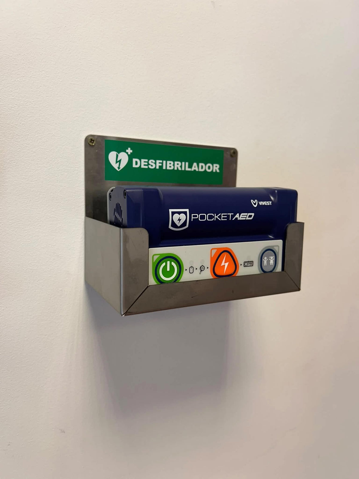 Soporte para desfibriladores de interiores: visibilidad y acceso cuando cada segundo cuenta