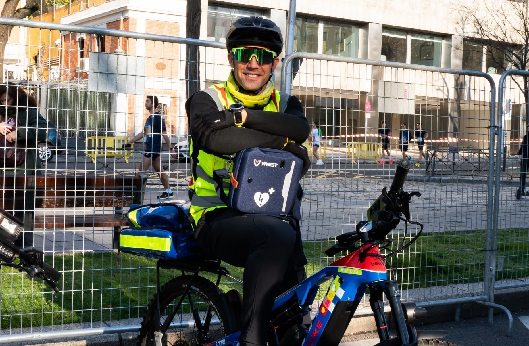 Vivest refuerza la cardioprotección en la Media Maratón de Madrid con desfibriladores en movimiento